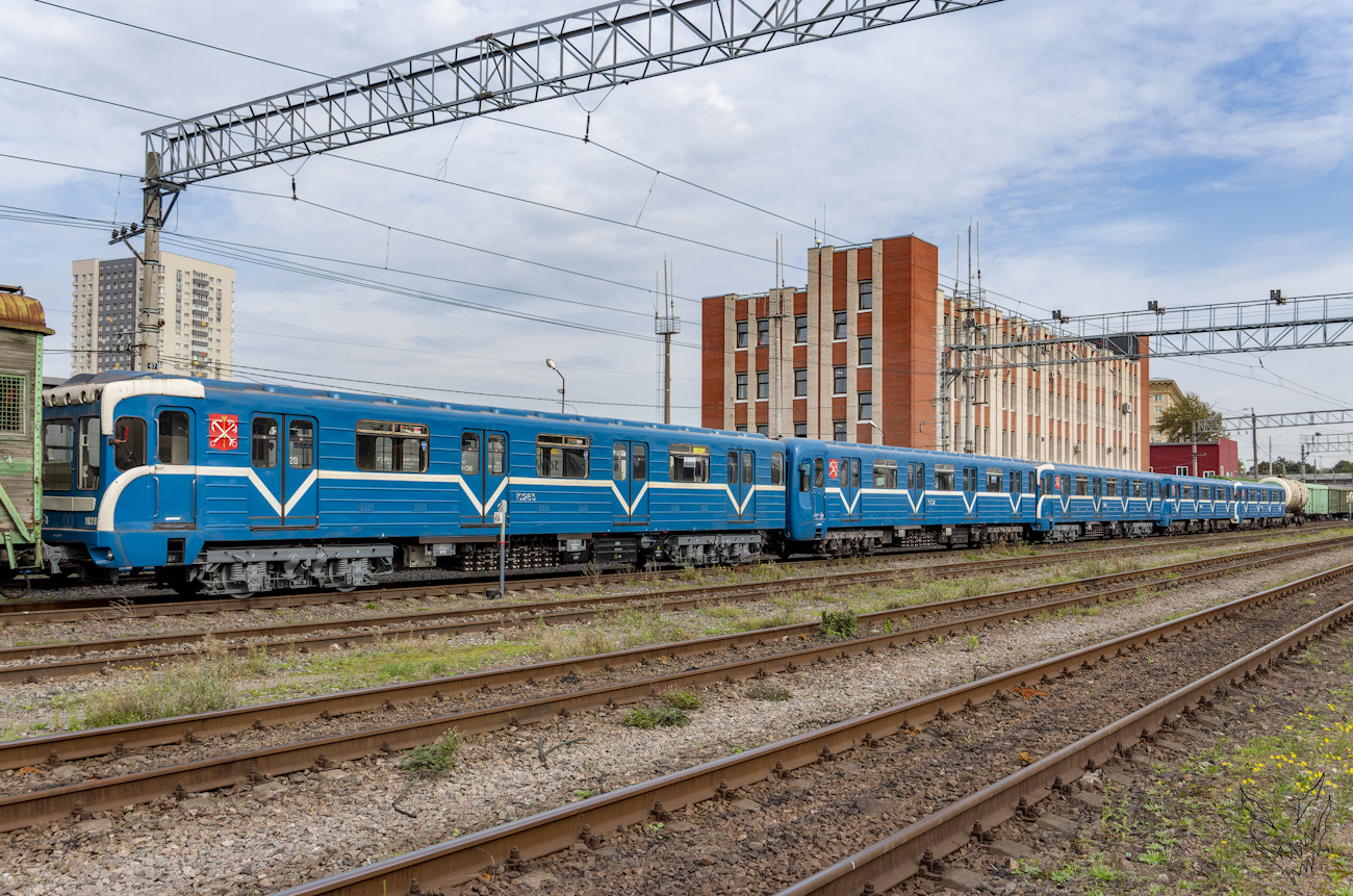 Saint-Petersburg, 81-540.8 Br. 10283; Saint-Petersburg — Metro — Transport of subway cars by railway