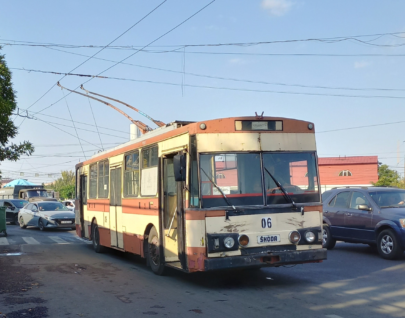 Ереван, Škoda 14Tr02/6 № 06