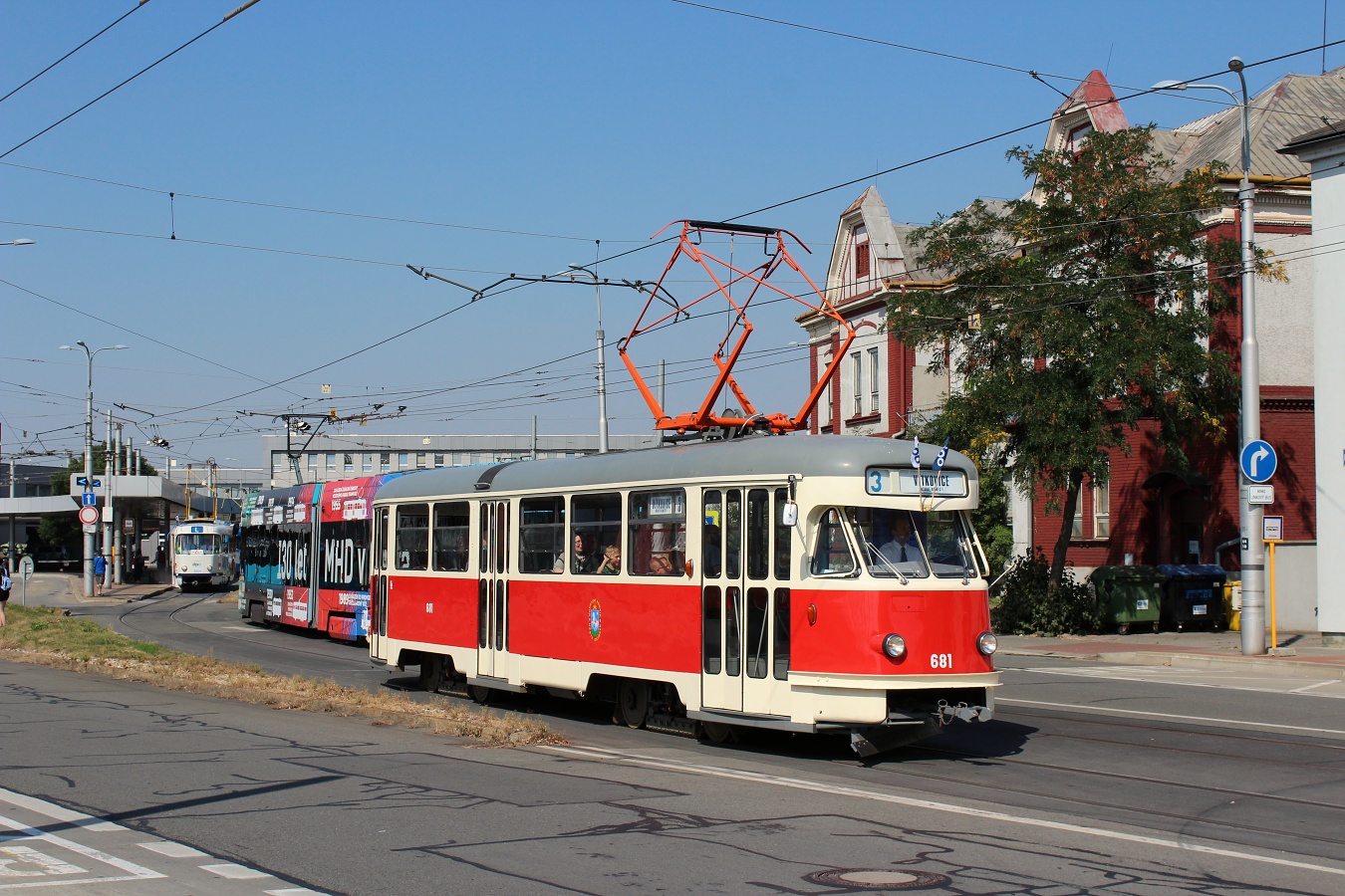 Ostrava, Tatra T2 Nr. 681; Ostrava — 7.9.2024 — 130 Jahre von ÖPNV in Ostrava — Konvoi von historischen Wagen
