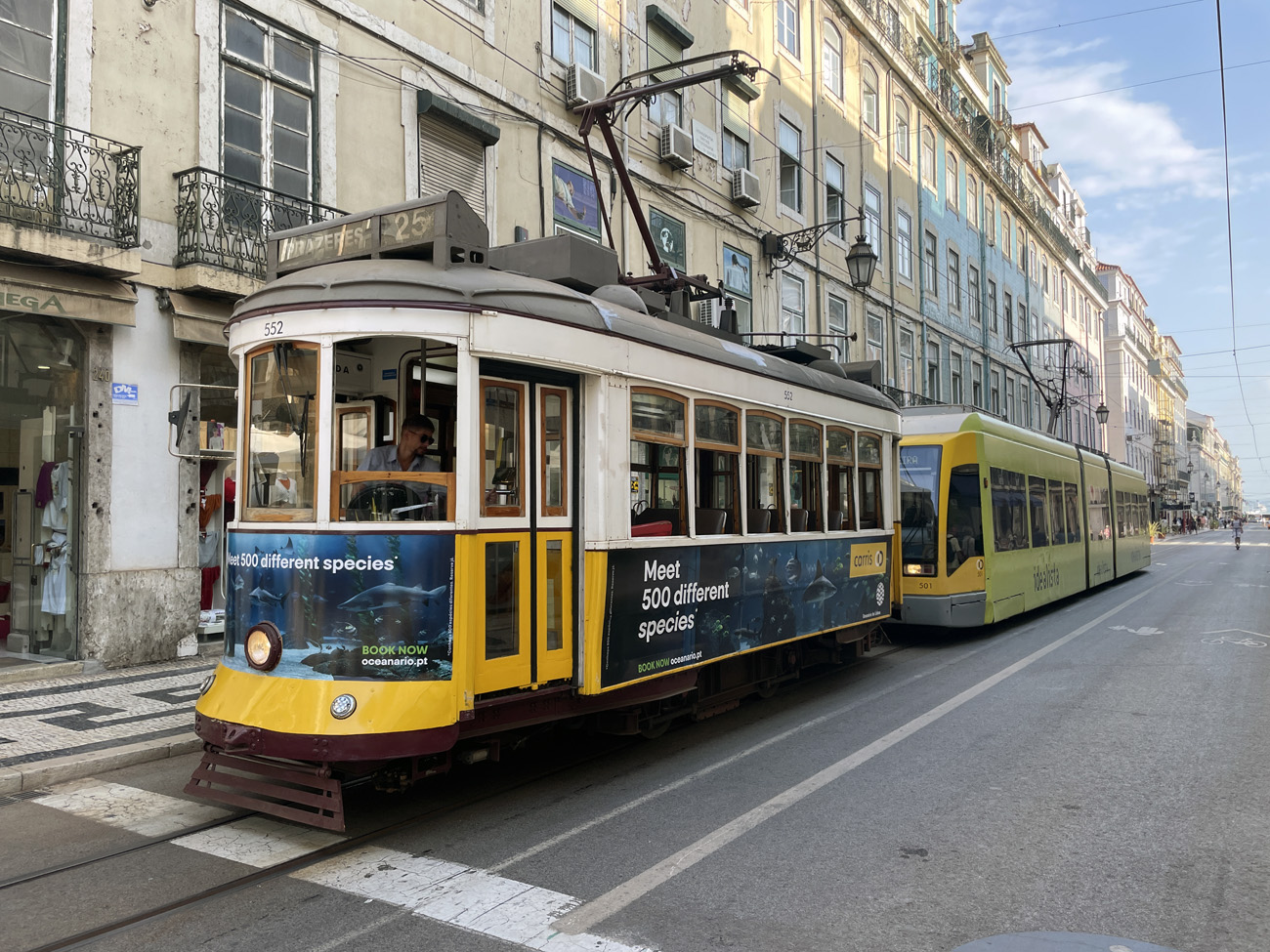 Lizbona, Carris 2-axle motorcar (Remodelado) Nr 552