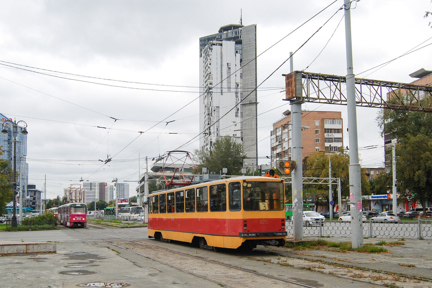 Екатеринбург, 71-403 № 825