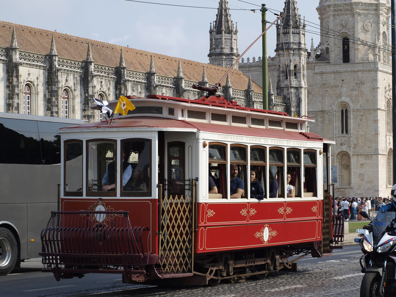 Lisabona, St. Louis 2-axle motor car Nr. 1; Lisabona — 21.09.2024: "Carris Classics Parade" 2024