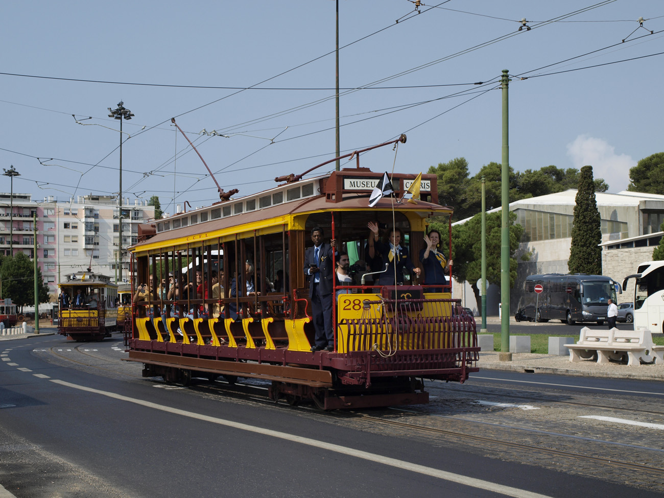 Лиссабон, Четырёхосный моторный Brill № 283; Лиссабон — 21.09.2024: "Carris Classics Parade" 2024 Лиссабон, Четырёхосный моторный Brill № 283; Лиссабон — 21.09.2024: "Carris Classics Parade" 2024
