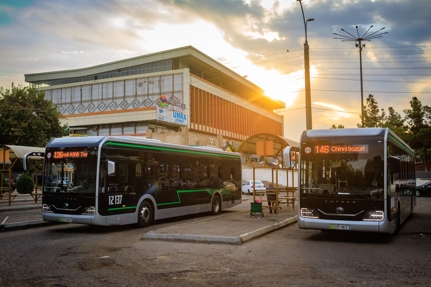 Tașkent, Yutong ZK6126BEVG Nr. 12137; Tașkent, Yutong ZK6126BEVG Nr. 04145