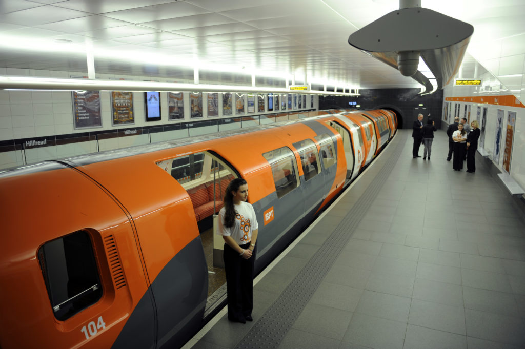 Глазго, Metro-Cammell Glasgow моторный № 104; Глазго — Метрополитен — Станции