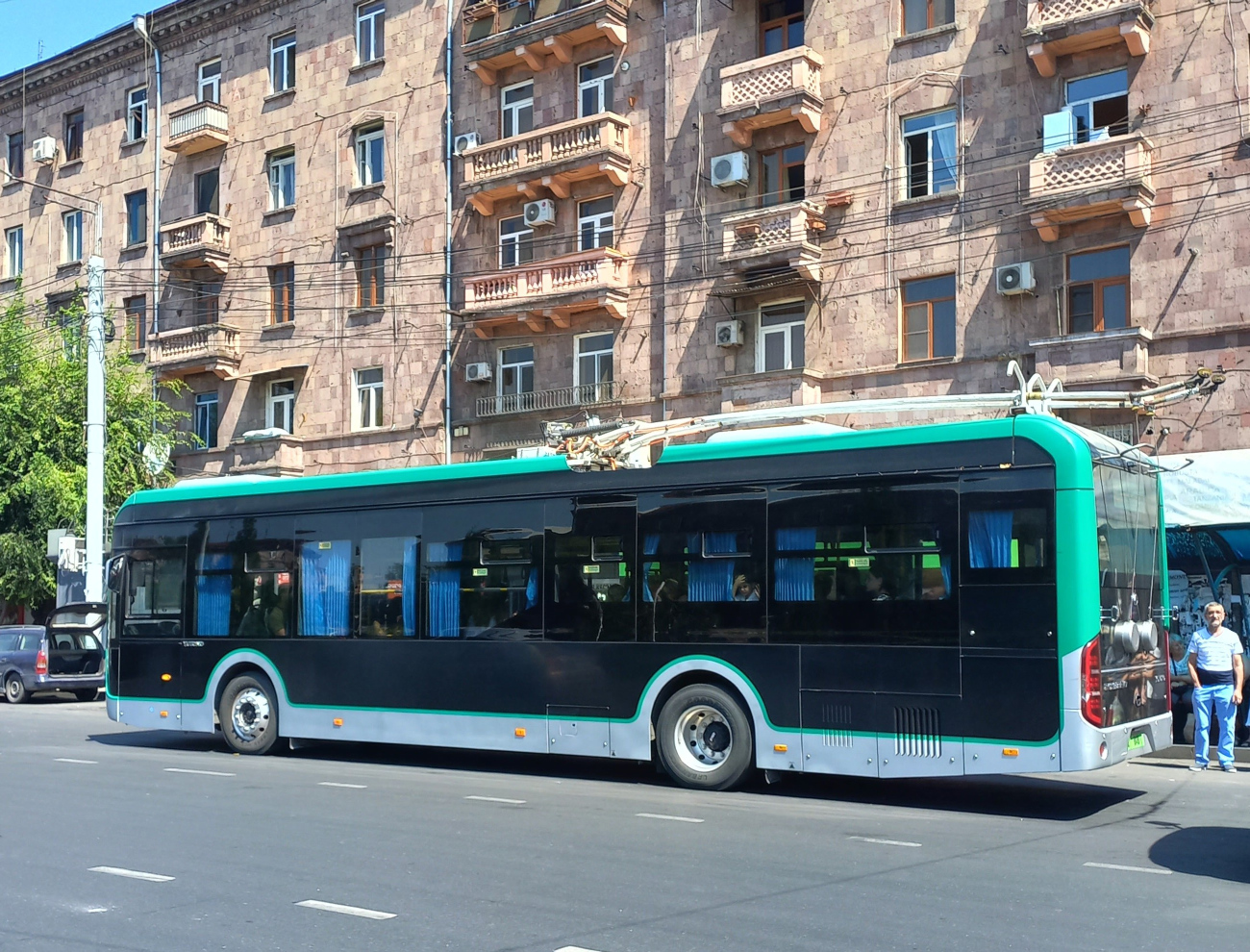Yerevan, Yutong ZK6128BEVG № 049