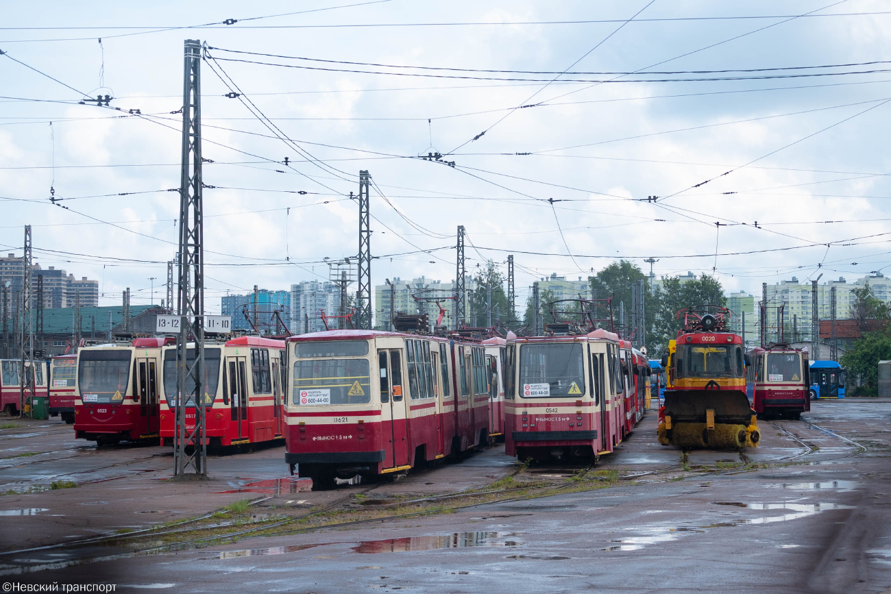 Санкт-Петербург, ЛВС-86К № 0621; Санкт-Петербург, 71-134А (ЛМ-99АВ) № 0542