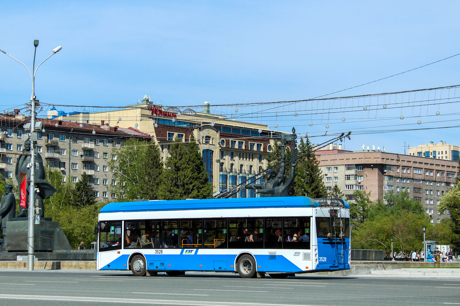 Новосибирск, УТТЗ-6241.01 «Горожанин» № 3528