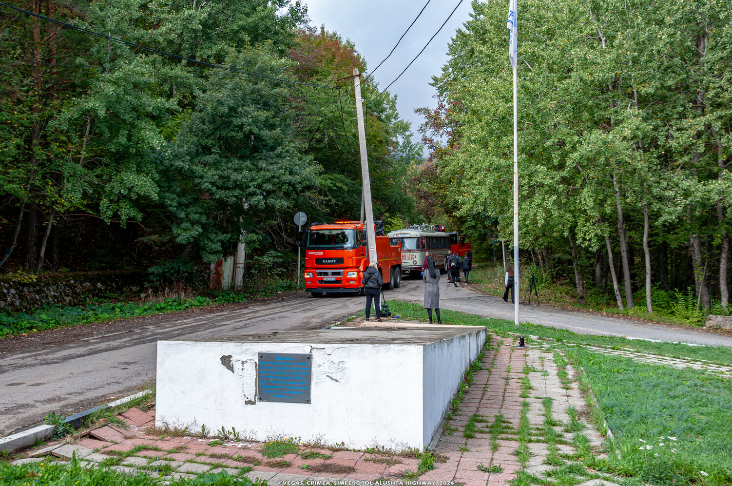 Troleibuzul din Crimeea — Monument trolleybus at the Angarsk pass