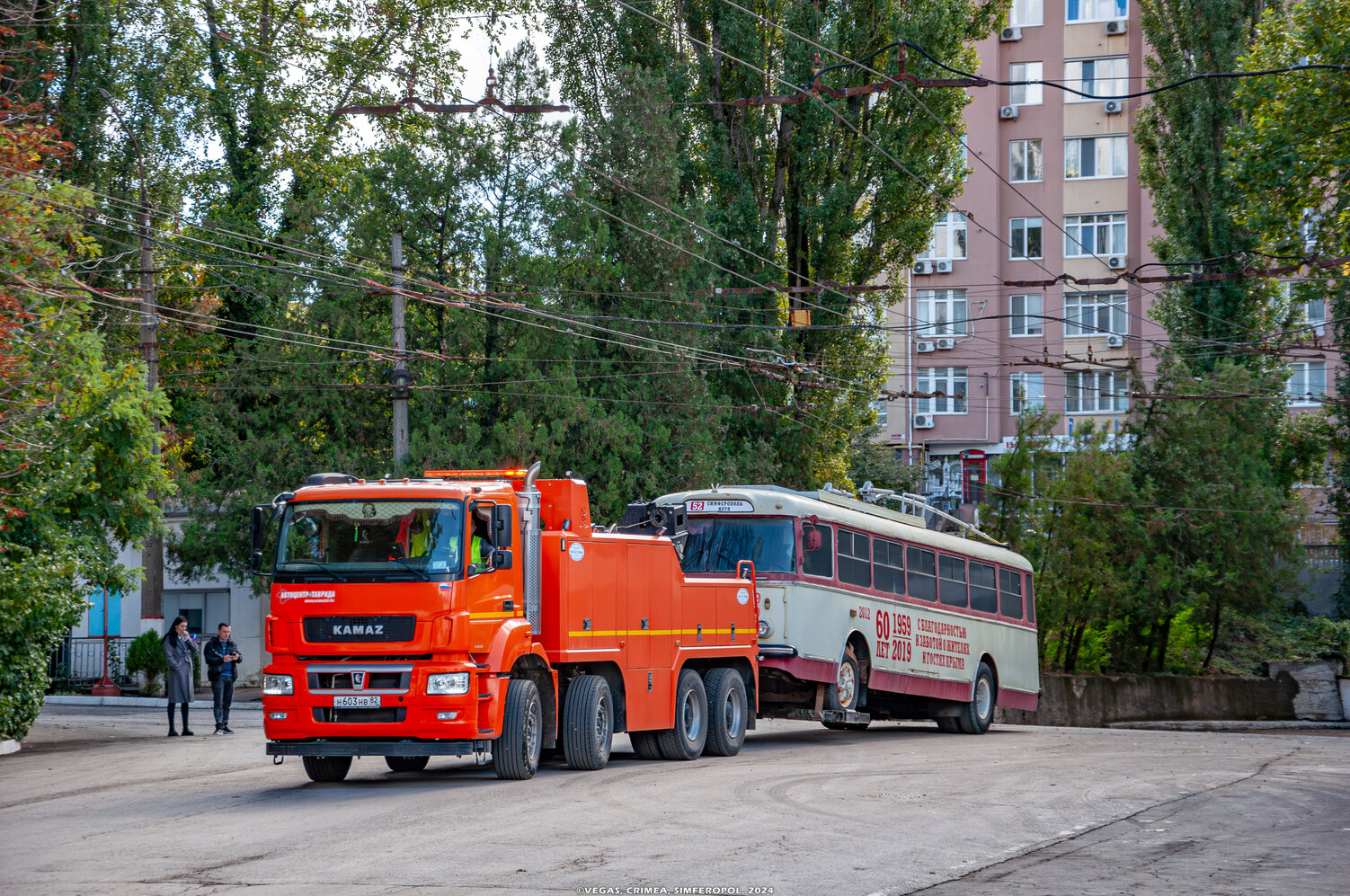 Troleibuzul din Crimeea — Monument trolleybus at the Angarsk pass