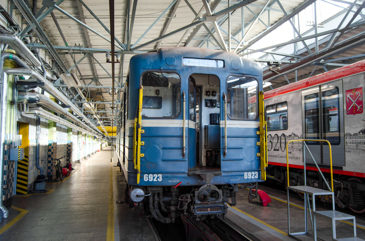 Санкт-Петербург, Ем-501 № 6923