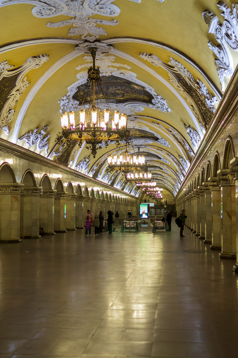 Москва — Метрополитен — [5] Кольцевая линия