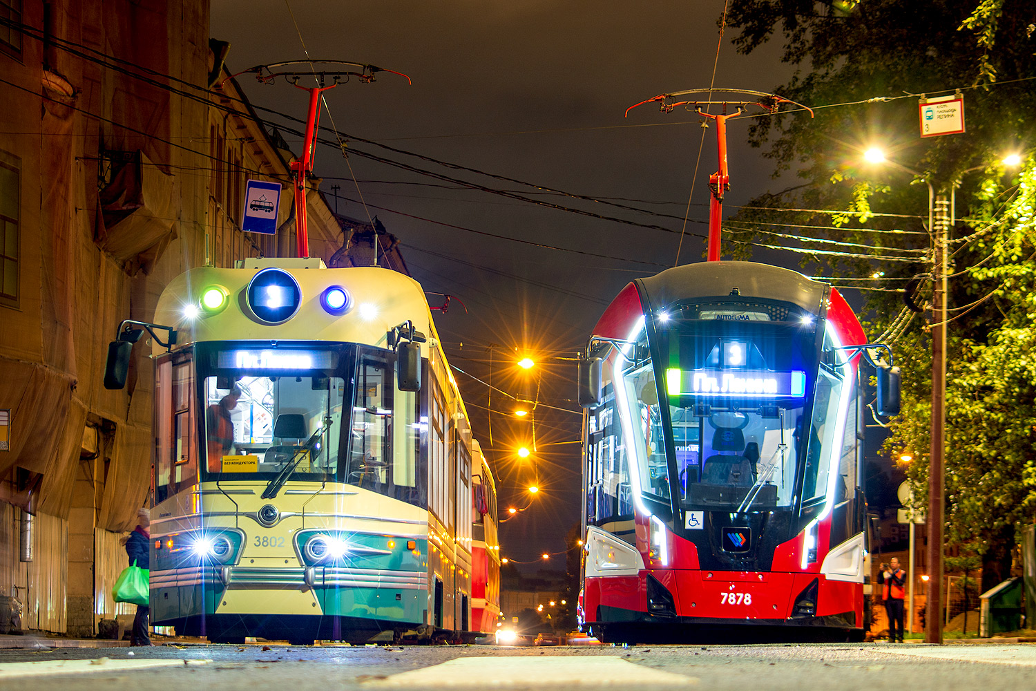 Saint-Petersburg, 71-421R-01 "Dovlatov" č. 3802; Saint-Petersburg, 71-923M “Bogatyr-M” č. 7878