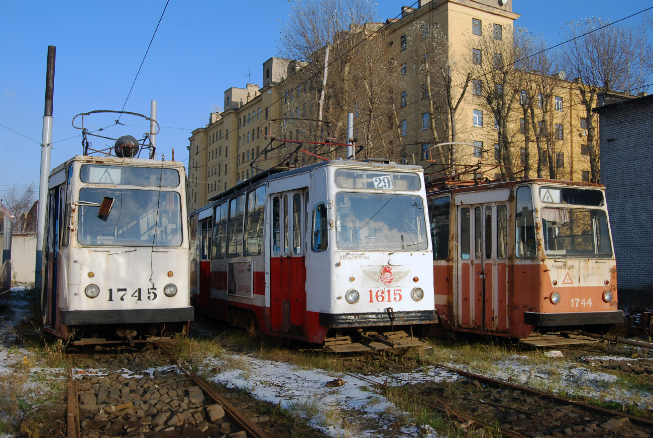 Санкт-Петербург, ЛМ-68М № 1745; Санкт-Петербург, ЛМ-68М № 1615