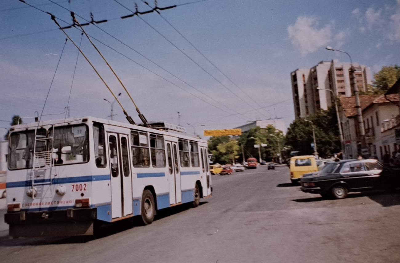 Крымский троллейбус, ЮМЗ Т2.09 № 7002; Крымский троллейбус, Škoda 9TrH27 № 3711; Крымский троллейбус — Исторические фотографии (1959 — 2000)