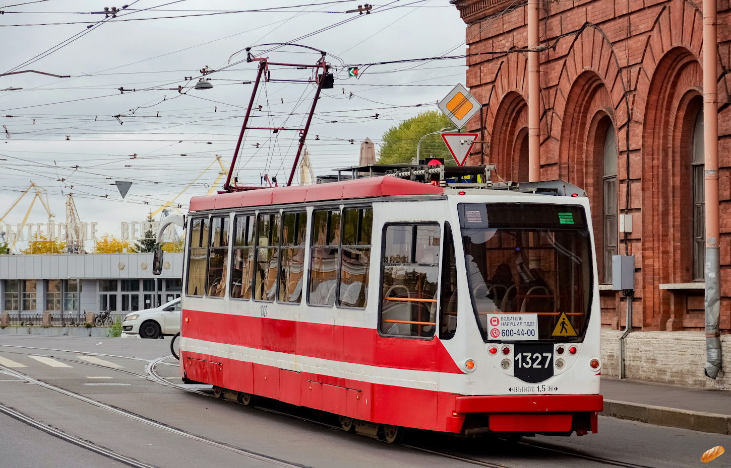 Санкт-Петербург, 71-134А (ЛМ-99АВН) № 1327 Санкт-Петербург, 71-134А (ЛМ-99АВН) № 1327