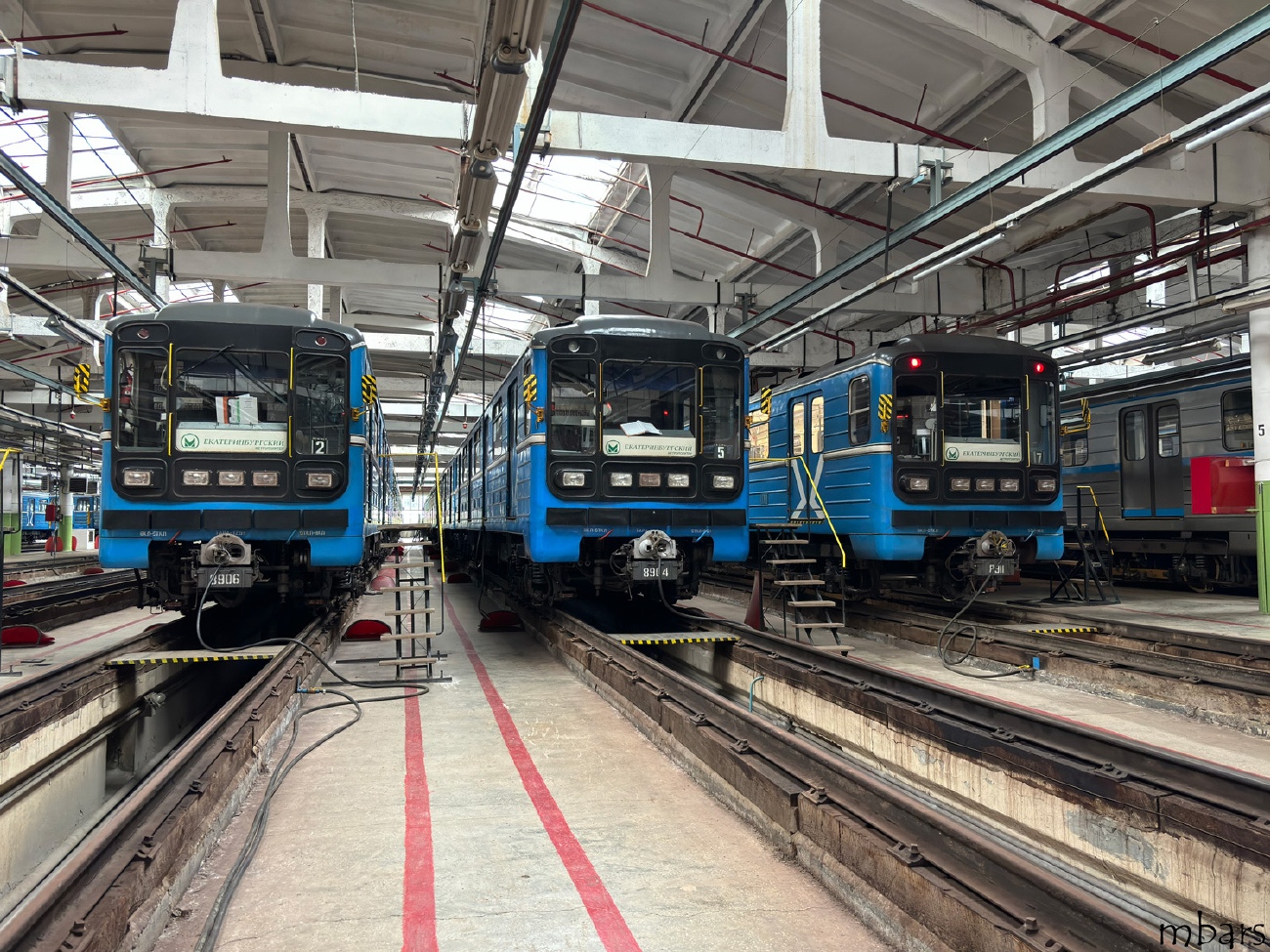 Екатеринбург, 81-717.5 (ЛВЗ/ВМ) № 8906; Екатеринбург, 81-717.5 (ЛВЗ/ВМ) № 8904