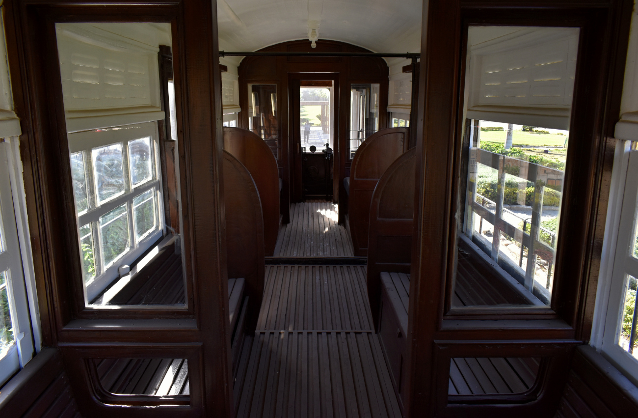 Каир, Двухосный моторный вагон № 381; Каир — Tram monuments in Heliopolis