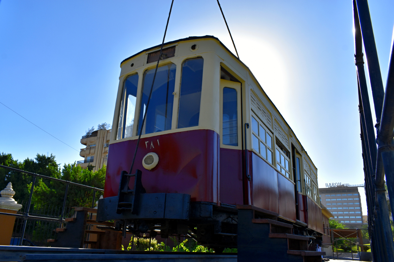Каир, Двухосный моторный вагон № 381; Каир — Tram monuments in Heliopolis