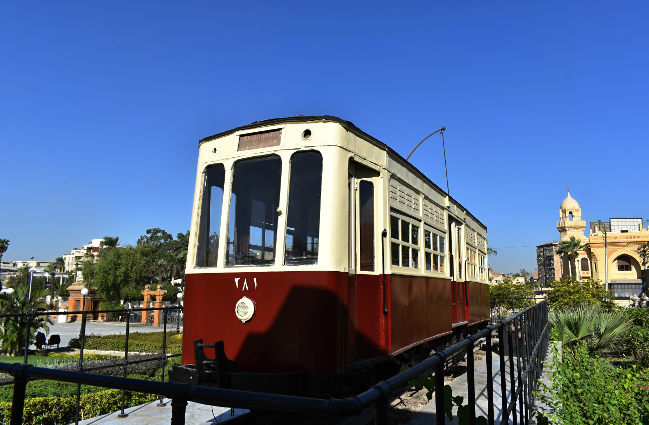Каир, Двухосный моторный вагон № 381; Каир — Tram monuments in Heliopolis
