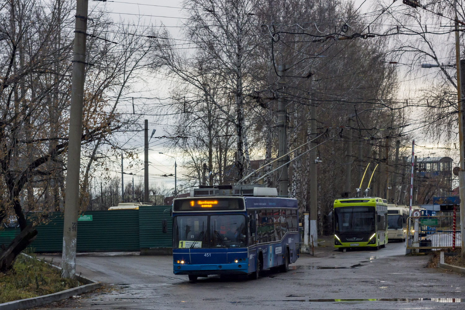Томськ, СВАРЗ-МАЗ-6235.00 № 451