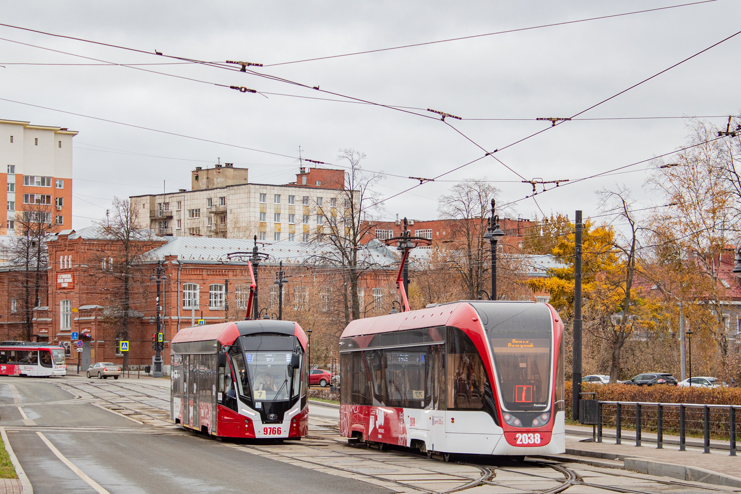 Пермь, 71-911ЕМ «Львёнок» № 9766; Пермь, 71-911ЕМ «Львёнок» № 2038