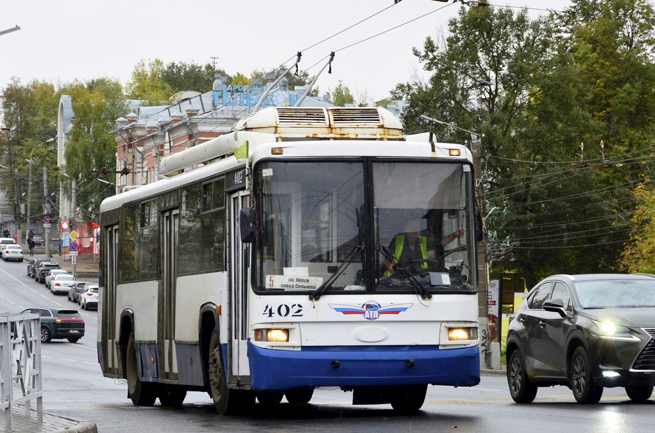 Киров, БТЗ-52767Р № 402