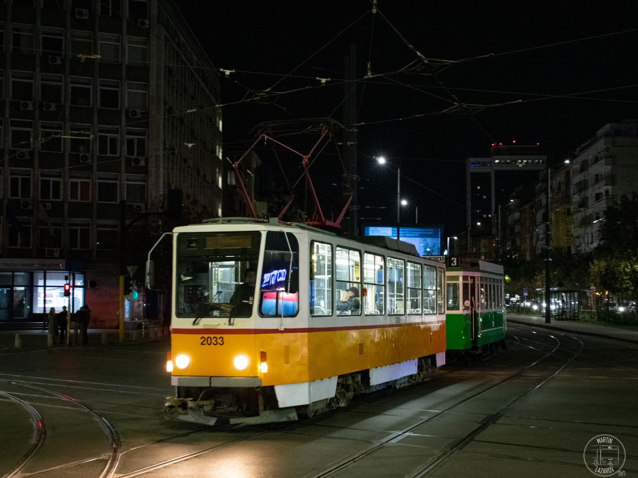 София, Tatra T6A2B № 2033; София — Необичайни състави на трамвайни мотриси; София — Перенос старинного трамвая № 83 из трамвайного вагона перед Центральными залами и назначение его будущего «Туристско-информационного центра» — 25.10.2024