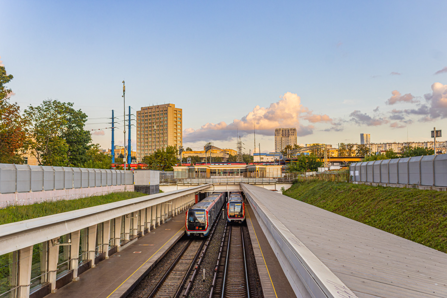 Москва — Метрополитен — [4] Филёвская линия