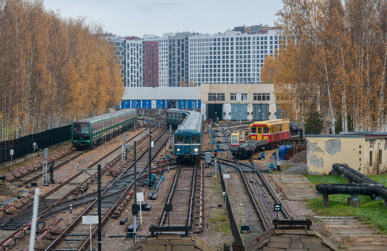 Sanktpēterburga, 81-722.3 № 22069; Sanktpēterburga, Ema-502 № 6628; Sanktpēterburga, UP3-04M № 003