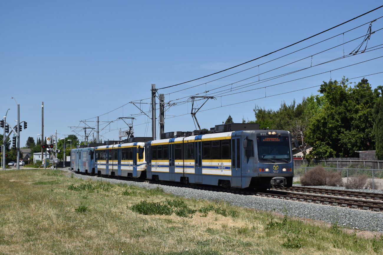 Сакраменто, CAF LRV № 215