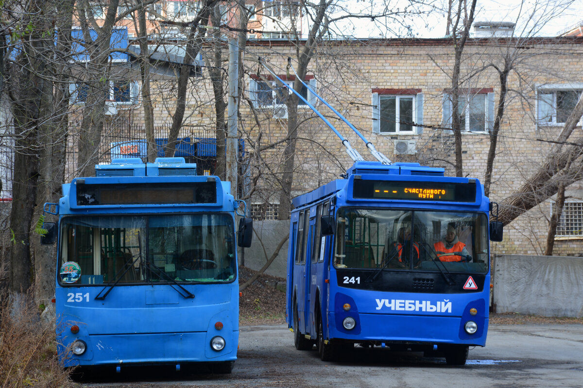 Vlagyivosztok, ZiU-682G-016.02 — 251; Vlagyivosztok, ZiU-682G-016.02 — 241