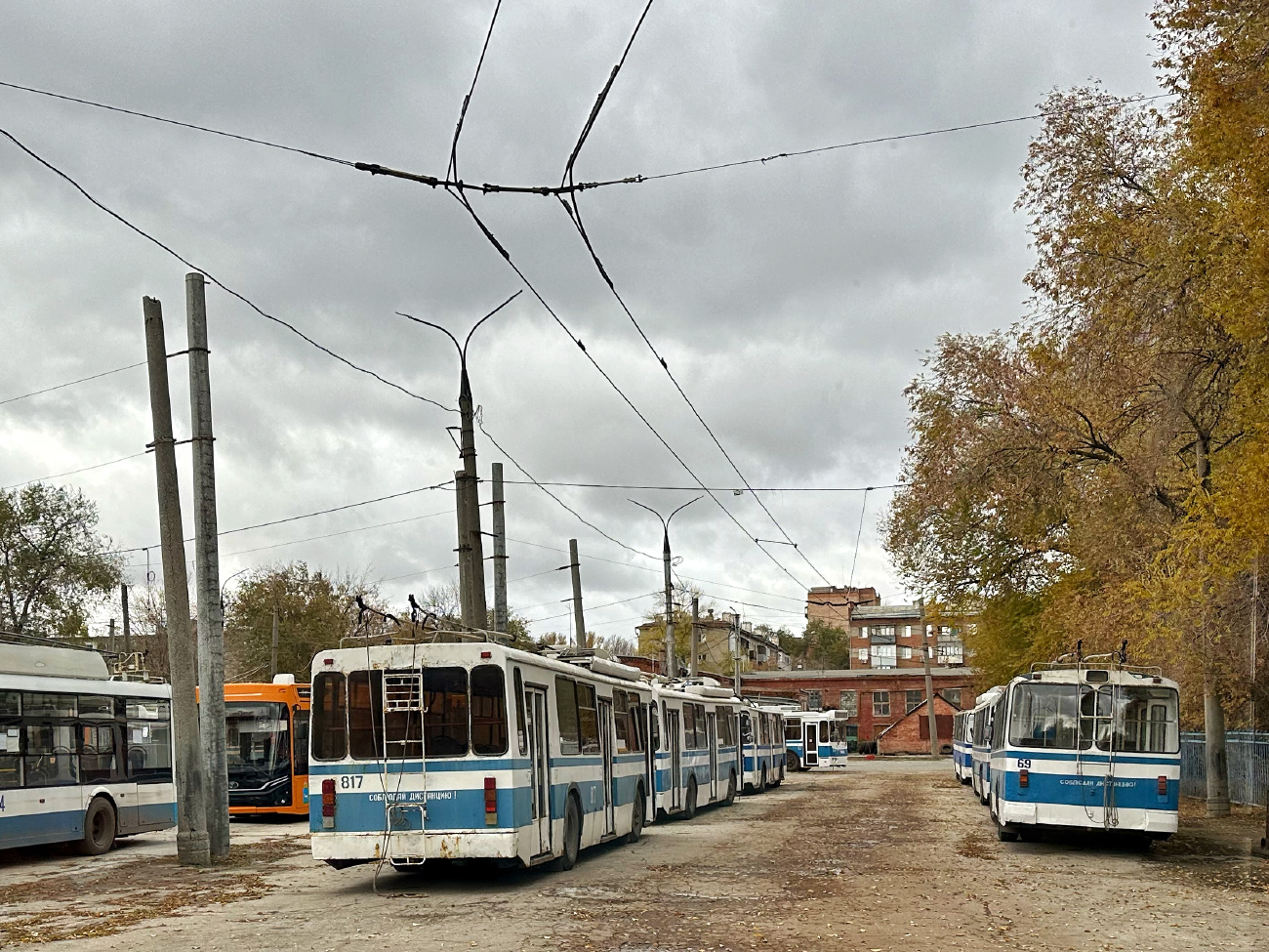 Самара, БТЗ-5276-04 № 817; Самара, ЗиУ-682Г [Г00] № 69; Самара — Троллейбусное депо № 2