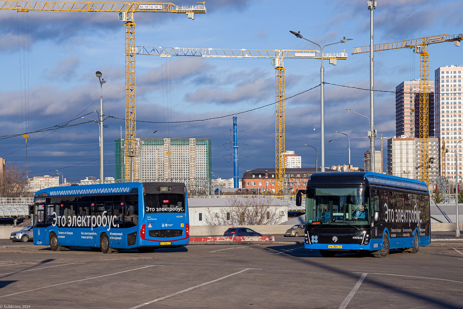 Москва, КАМАЗ-6282 № 412299; Москва, ЛиАЗ-6274 № 430838