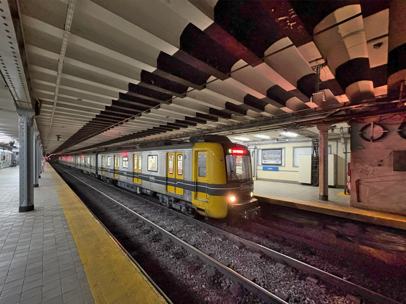 Buenos Aires, (unknown) № 225; Buenos Aires — Subte — línea A