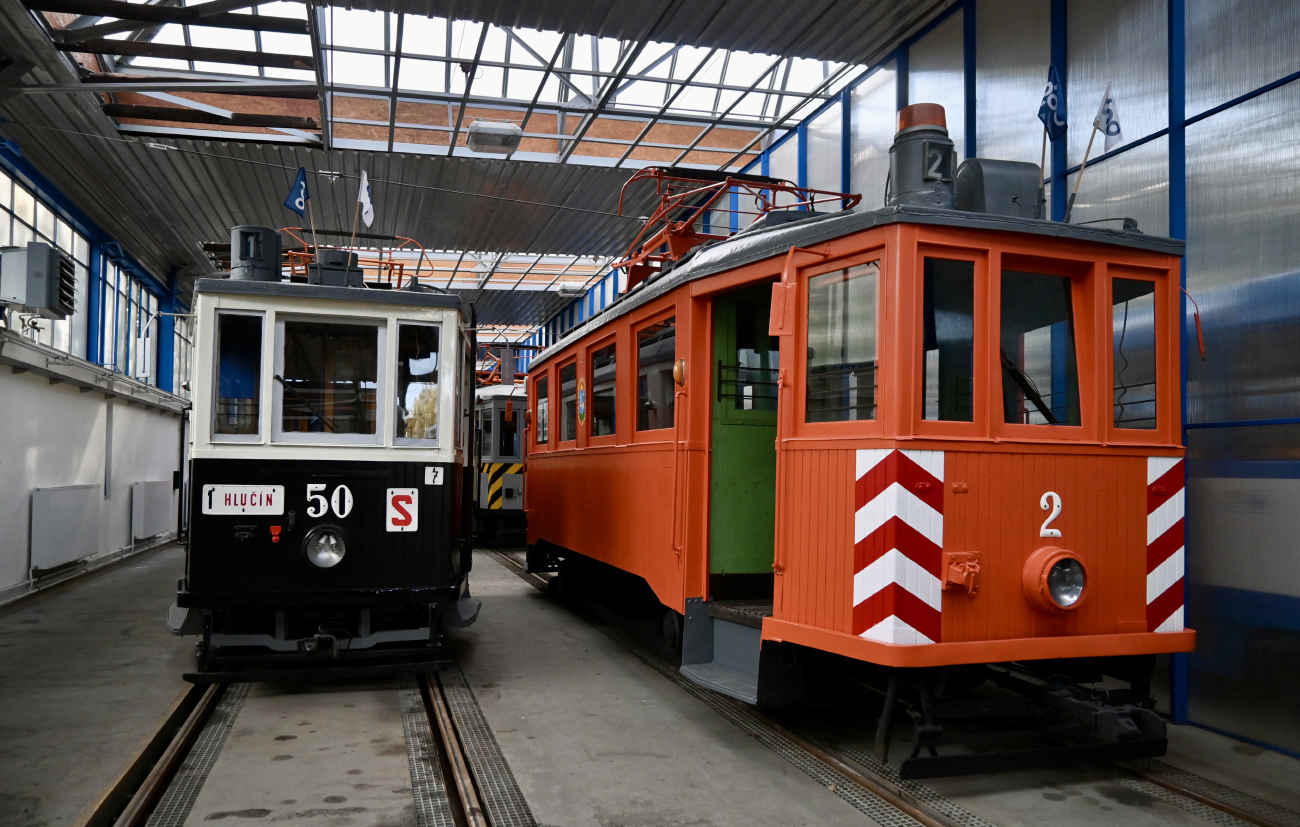 Острава, Двухосный моторный KPS № 50; Острава, Двухосный моторный SMMD № 8002 (2); Острава — Трамвайное депо: Poruba
