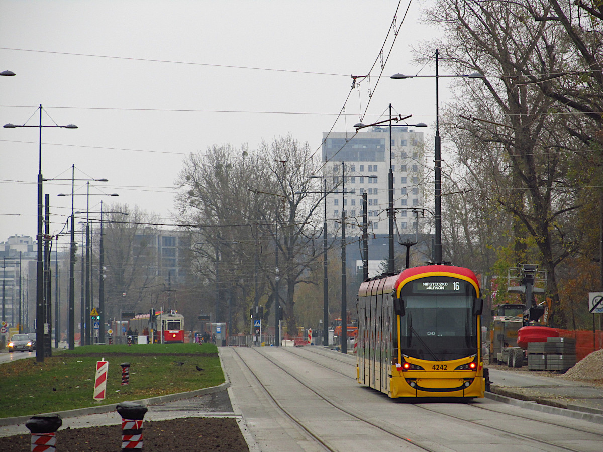 Варшава, Hyundai Rotem 140N № 4242