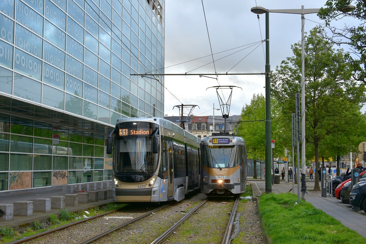 Брюссель, Alstom TNG 3200 № 3209; Брюссель, BN PCC серия 7900 № 7917 Брюссель, Alstom TNG 3200 № 3209; Брюссель, BN PCC серия 7900 № 7917