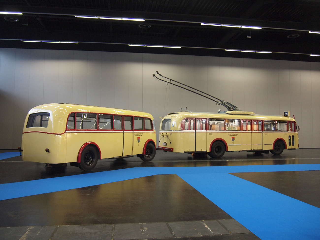 Зальцбург, Kässbohrer PA-4 № 31; Зальцбург, Henschel/Uerdingen/Kiepe ÜH IIIs № 123