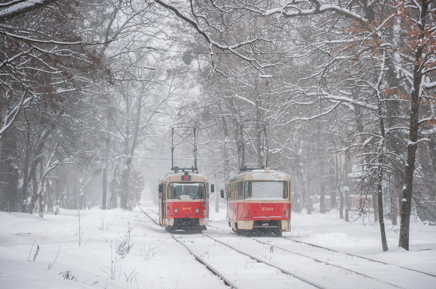 Кіеў, Tatra T3SUCS № 6018; Кіеў, Tatra T3SU № 5744 Кіеў, Tatra T3SUCS № 6018; Кіеў, Tatra T3SU № 5744