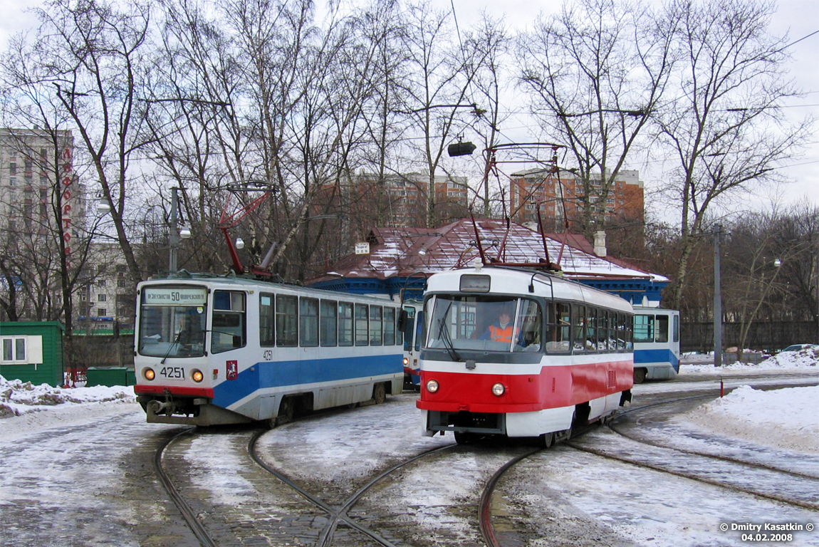 Москва, 71-608КМ № 4251; Москва, Tatra T3SU № 2916 Москва, 71-608КМ № 4251; Москва, Tatra T3SU № 2916