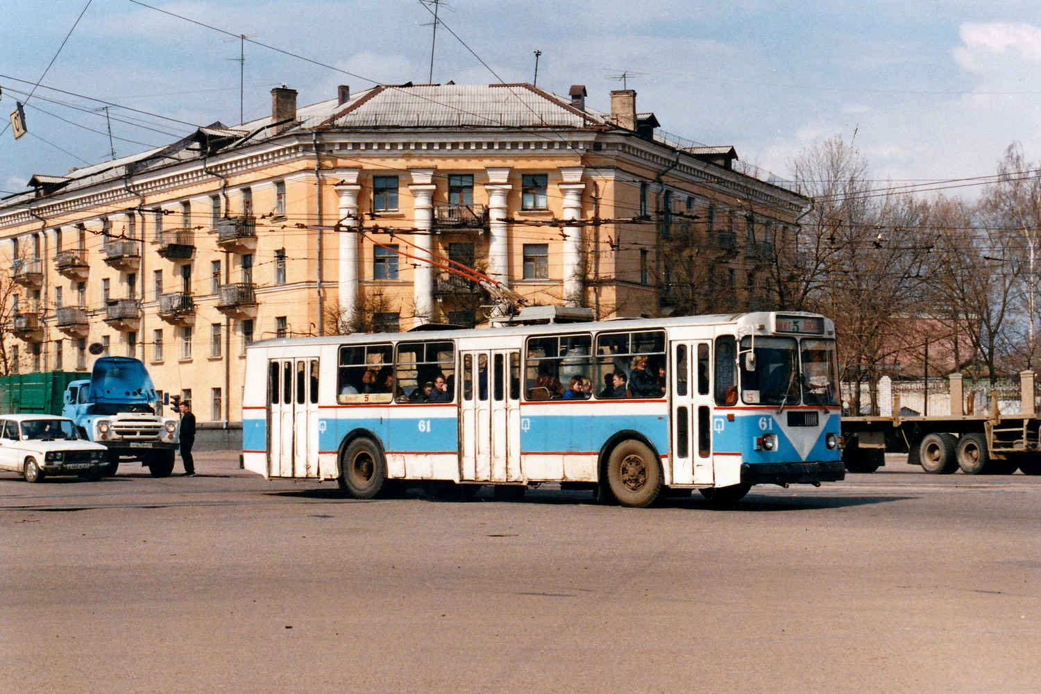Tver, ZiU-682G10 № 61; Tver — Trolleybus lines: Moskovsky district; Tver — Tver trolleybus at the turn of the XX and XXI centuries (2000 — 2001)