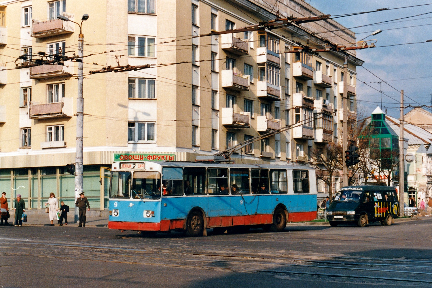 Тверь, ЗиУ-682В-012 [В0А] № 9; Тверь — Тверской троллейбус на рубеже XX и XXI вв. (2000 — 2001 гг.); Тверь — Троллейбусные линии: Центральный район