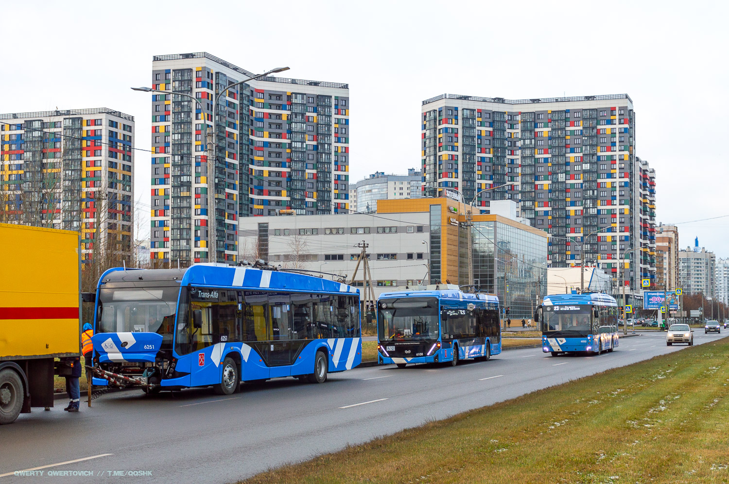 Санкт-Петербург, ВМЗ-5298.01 «Авангард» № 6251; Санкт-Петербург, БКМ 32100D «Ольгерд» № 6108; Санкт-Петербург, Тролза-5265.08 «Мегаполис» № 6050