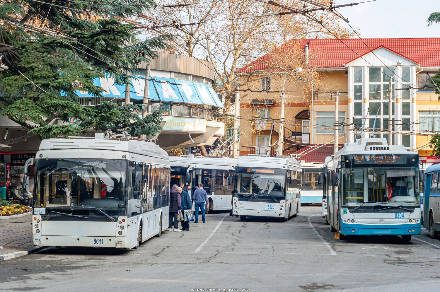 Troleibuzul din Crimeea, Trolza-5265.05 “Megapolis” Nr. 8611; Troleibuzul din Crimeea, Trolza-5265.02 “Megapolis” Nr. 8526; Troleibuzul din Crimeea, Bogdan T70110 Nr. 8304