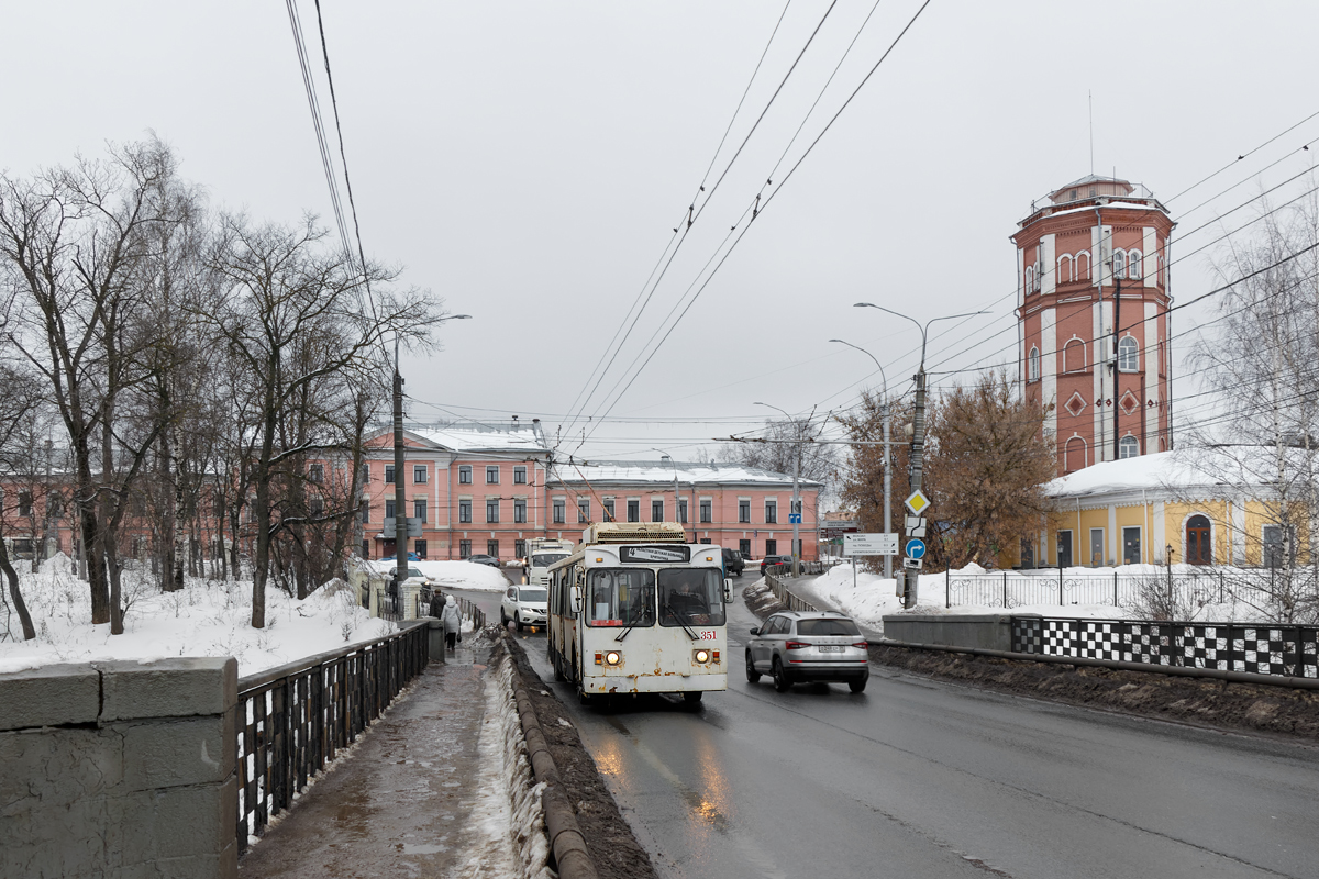 Вологда, ЗиУ-682ГМ1 (с широкой передней дверью) № 351