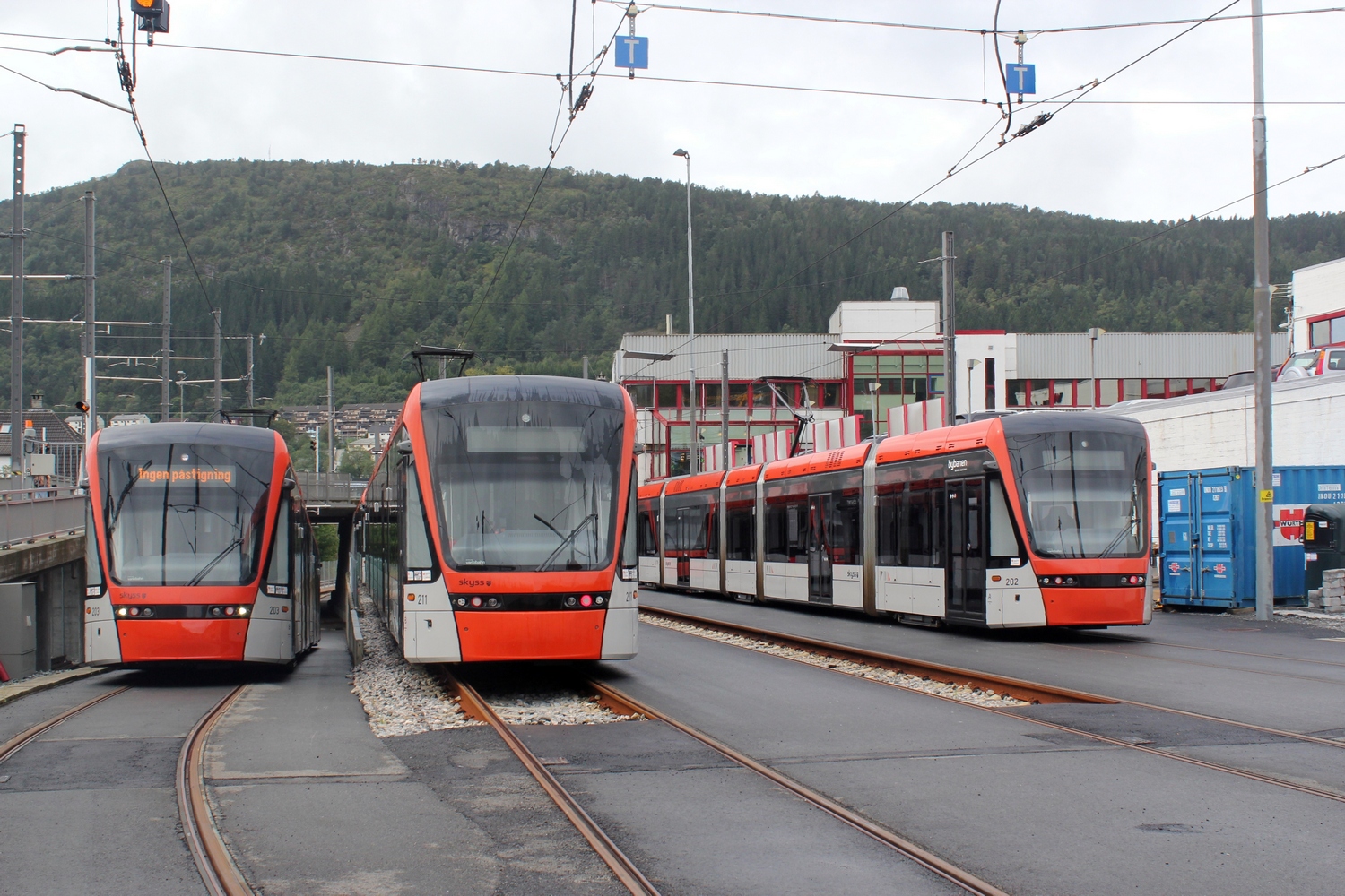 Берген, Stadler Variobahn № 203; Берген, Stadler Variobahn № 211