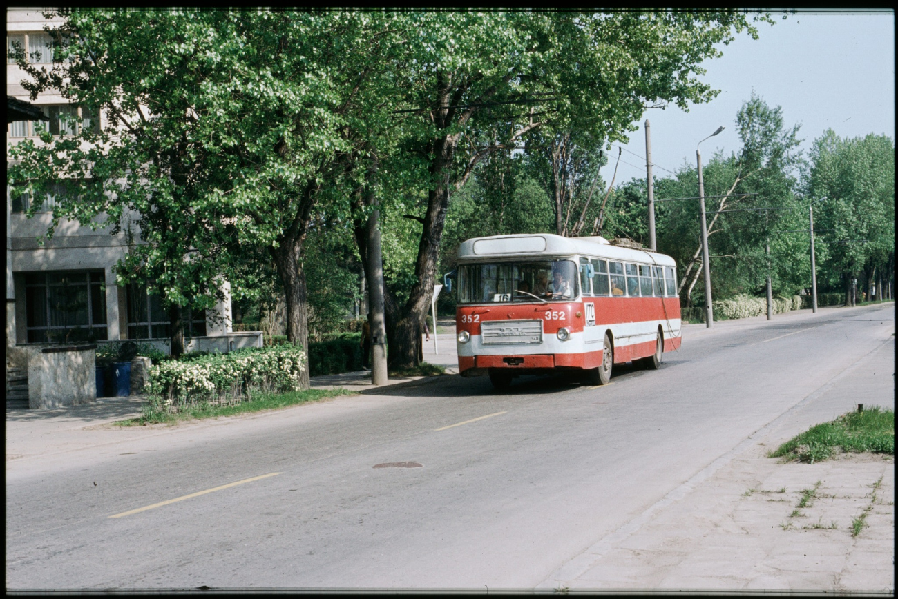 Constanța & litoral, DAC-112E ROMANIA Nr. 352; Constanța & litoral — Old photos; Constanța & litoral — Trolleybus Line to Mamaia