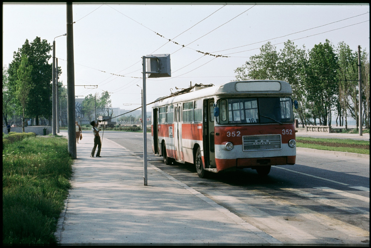 Constanța & litoral, DAC-112E ROMANIA Nr. 352; Constanța & litoral — Old photos; Constanța & litoral — Trolleybus Line to Mamaia