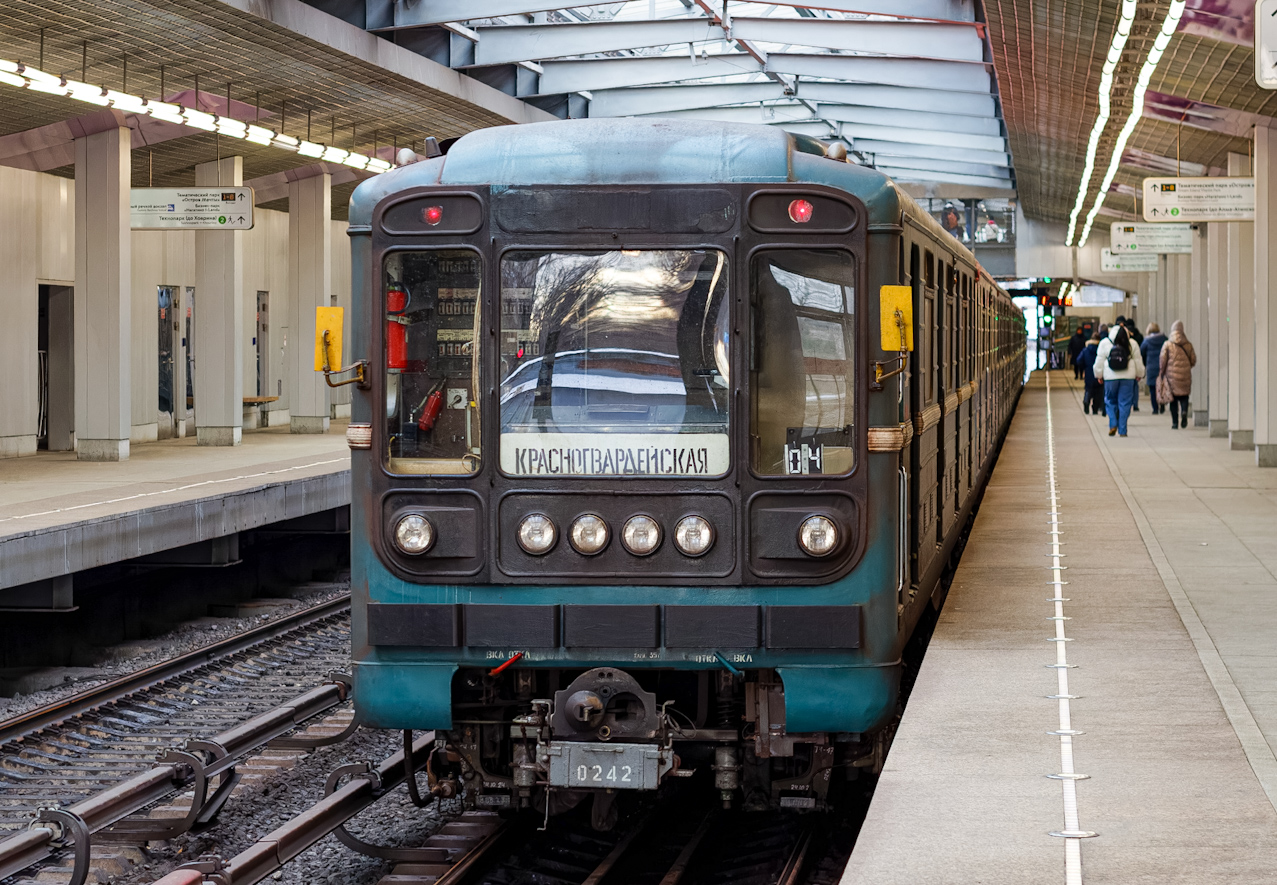 Москва, 81-717.5 (ММЗ/МВМ) № 0242